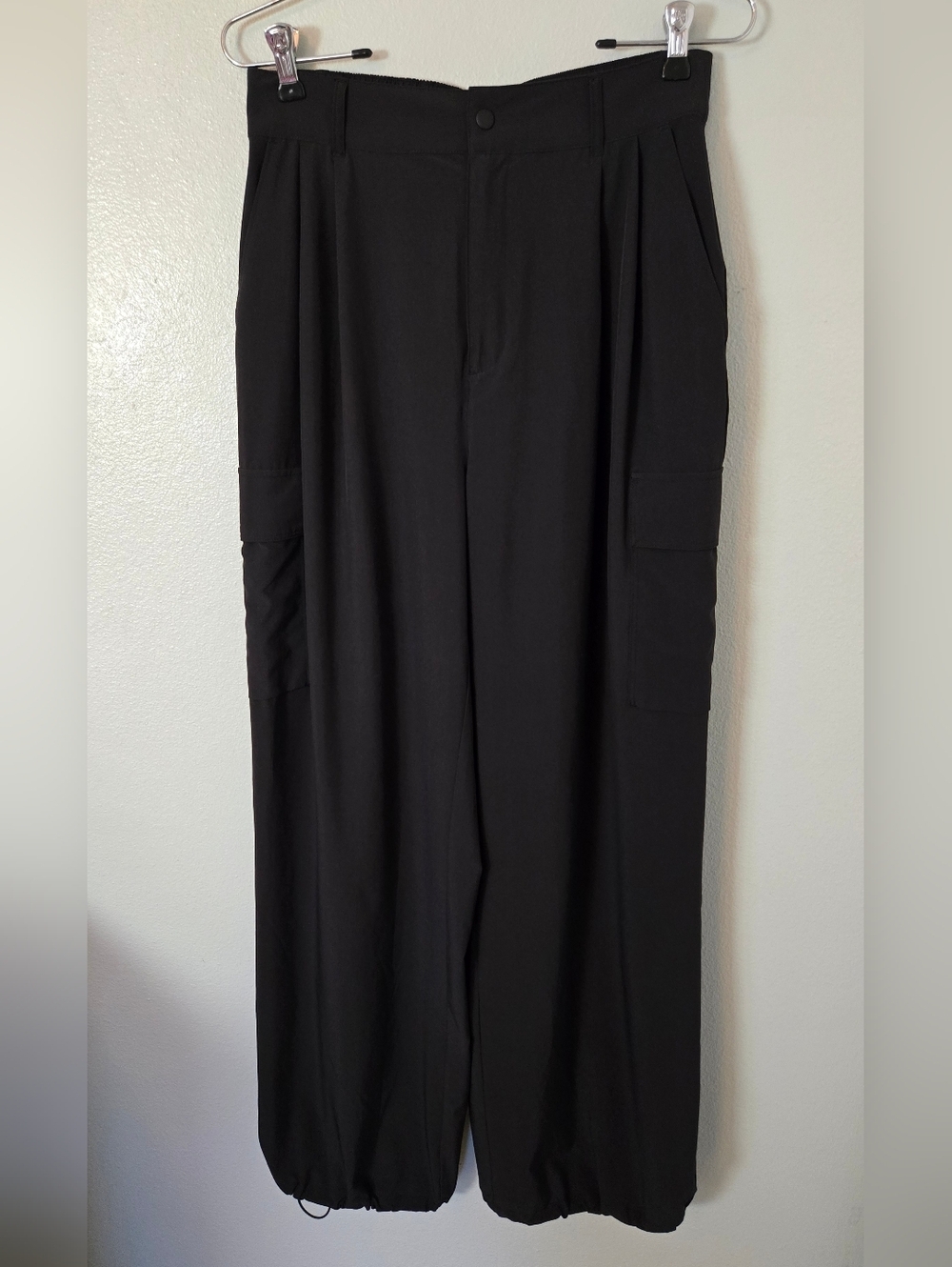 Gap Fit | Black High Rise Runaround Cargo Joggers Size Small Tall - Picture 3 of 13